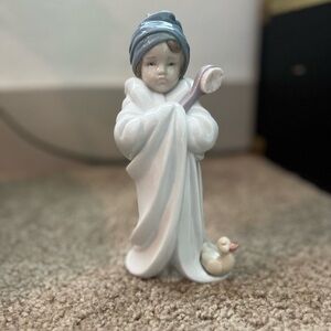 Lladro BUNDLED BATHER
